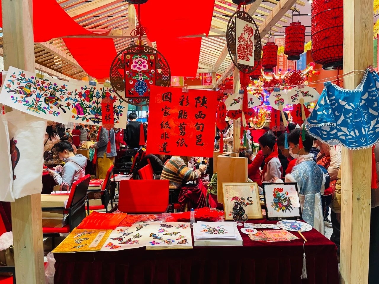 最准一码一肖100%凤凰网,全面解析数据执行_桌面款90.607